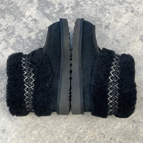 New UGG Mini Braid Boot Short Sheepskin Fur Black 1148930 Sz 5 - Picture 11 of 15
